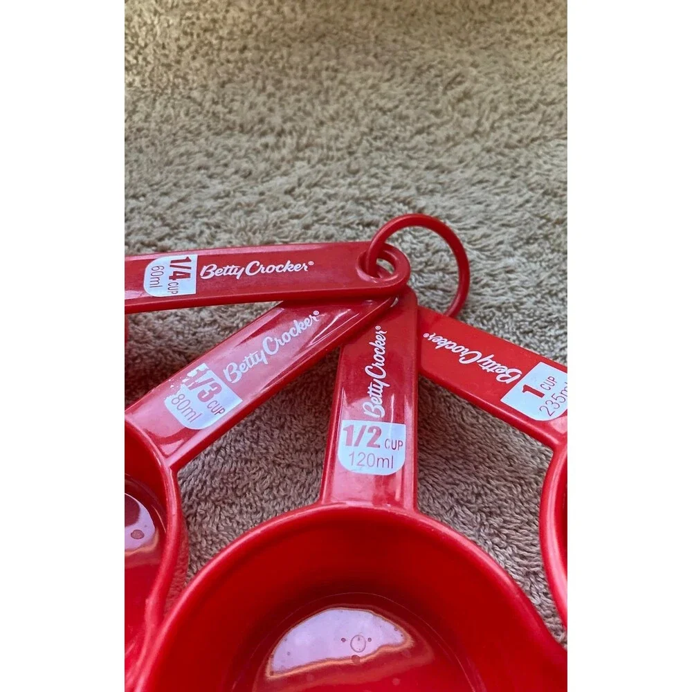 Betty Crocker measuring cups
